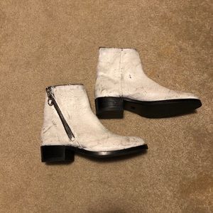 NWOT Frye boots